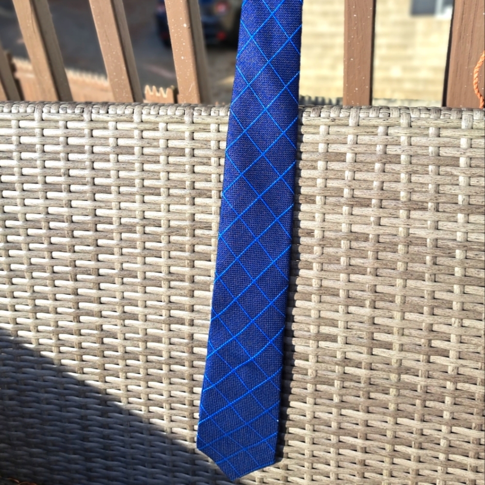 Tommy Hilfiger 100% Silk Mens Tie Blue Diamond Check Geometric Pattern NWOT